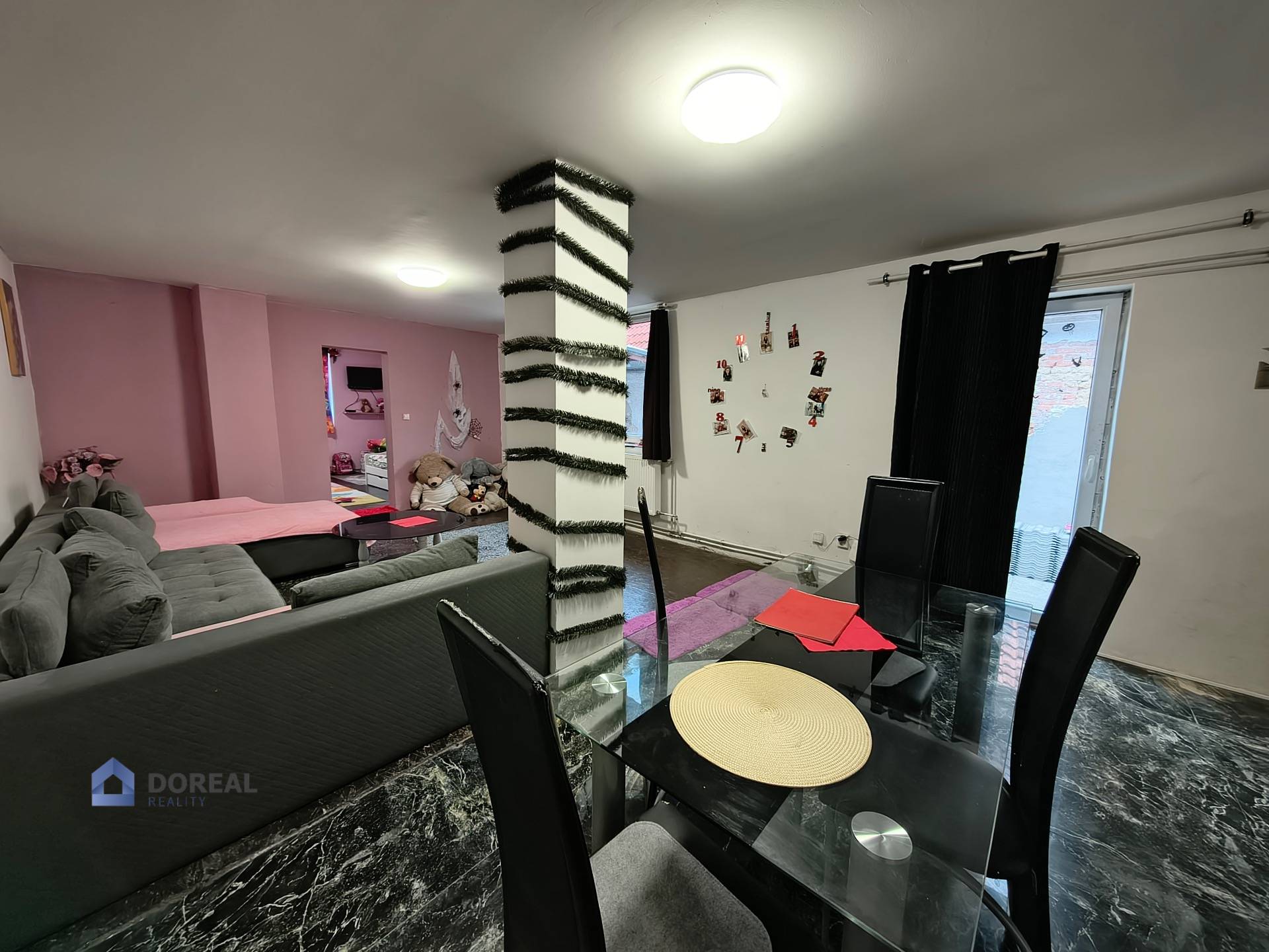 obývačka s jedálenskou časťou